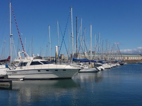 BOAT APPART TITANIC Cherbourg motor yacht à quai ROSE STAR, Cherbourg-Octeville
